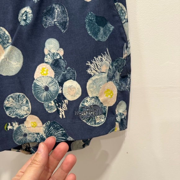 The North Face Class V Shorts Blue Printed Size Small Outdoor Hiking Camping - Picture 3 of 6